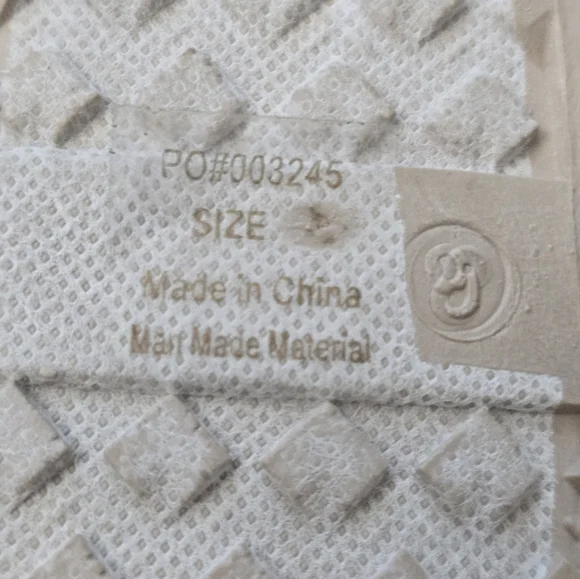 Cozy Fuzzy Soft Warm Slipper Shoes Poms Size 9 Snow Winter Streetwear Natural - Picture 10 of 10